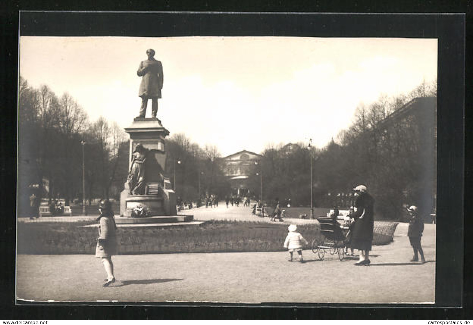 AK Helsinki, Runebergin Patsas  - Finland