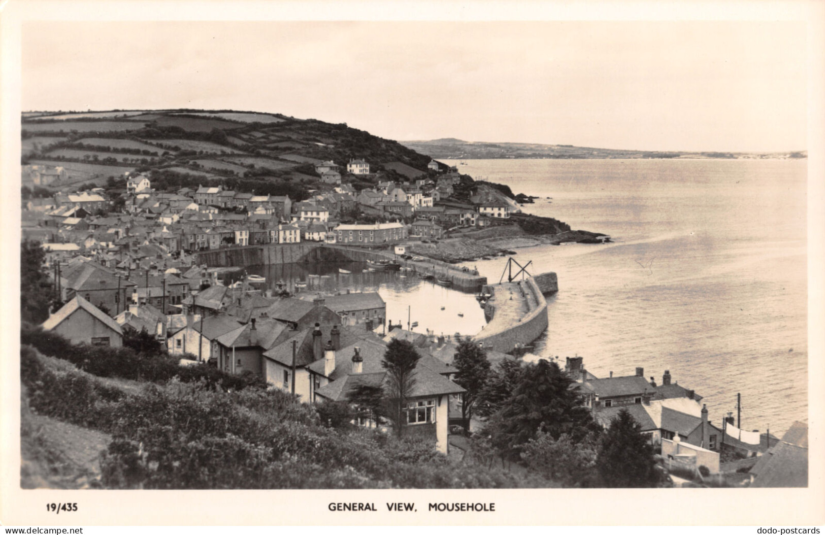 R297422 19 435. General View. Mousehole. Overland Views. RP - Wereld