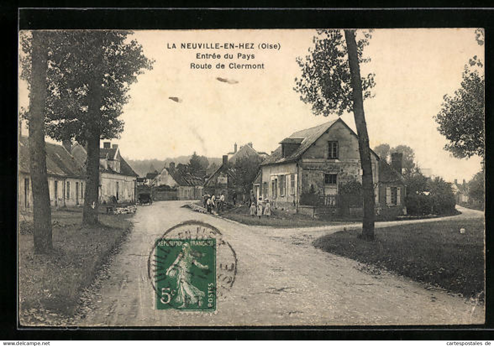 CPA La Neuville-en-Hez, Entrée Du Pays, Route De Clermont  - Clermont