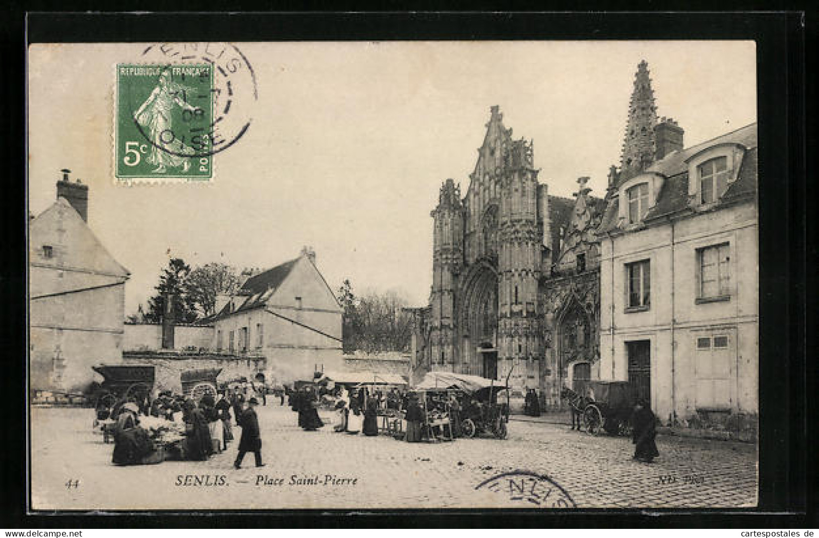 CPA Senlis, Place Saint-Pierre  - Senlis