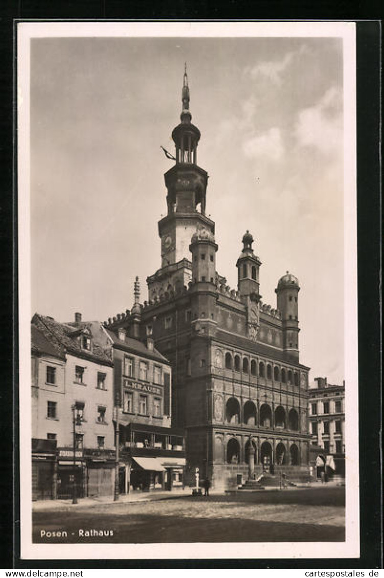 AK Posen / Poznan, Rathaus Mit Passant  - Posen