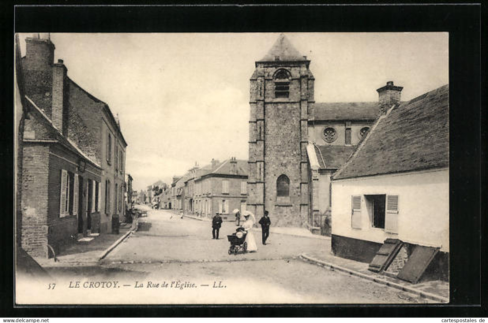 CPA Le Crotoy, La Rue De L`Eglis  - Le Crotoy