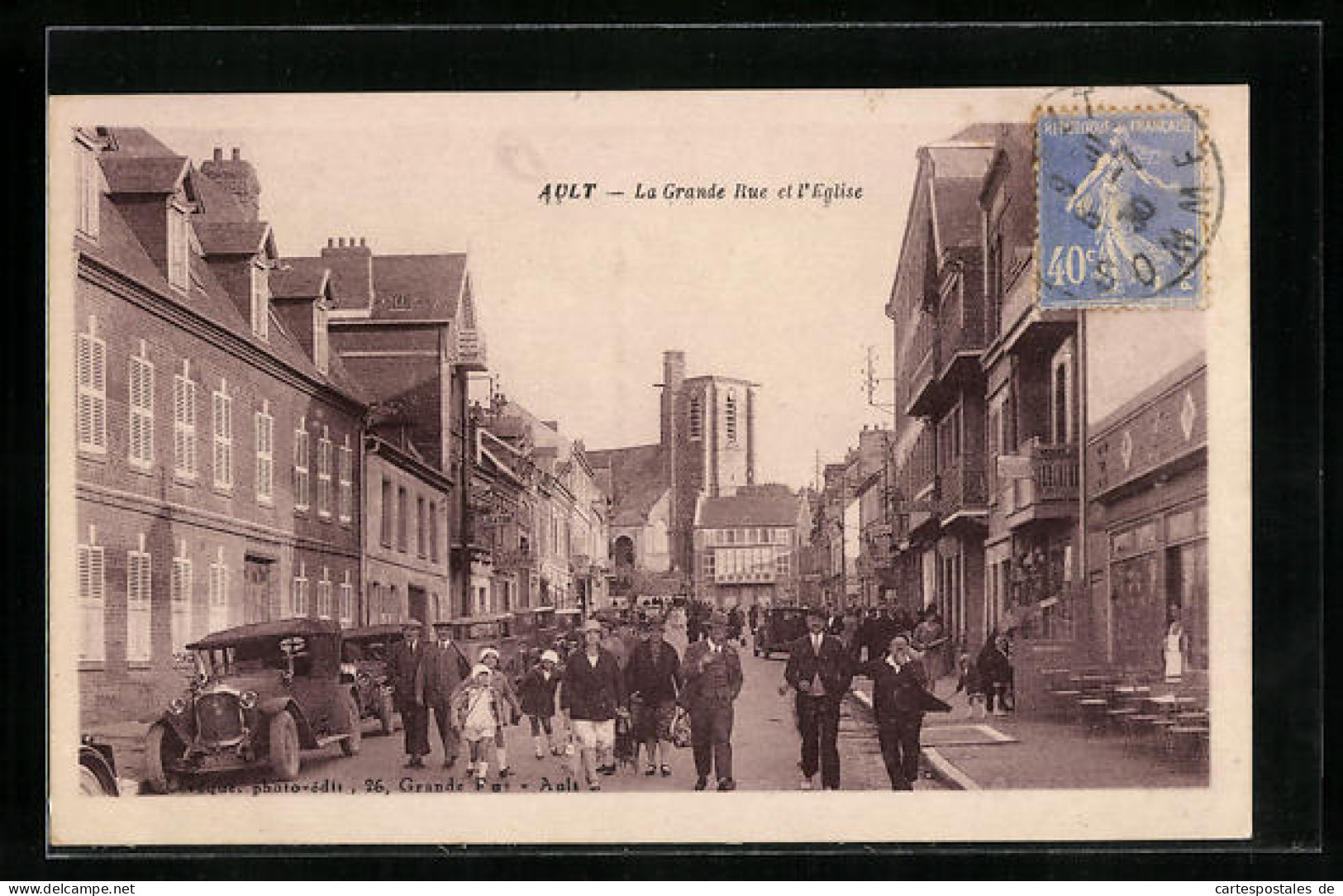 CPA Ault, La Grande Rue Det L`Eglise, Vue De La Rue  - Ault