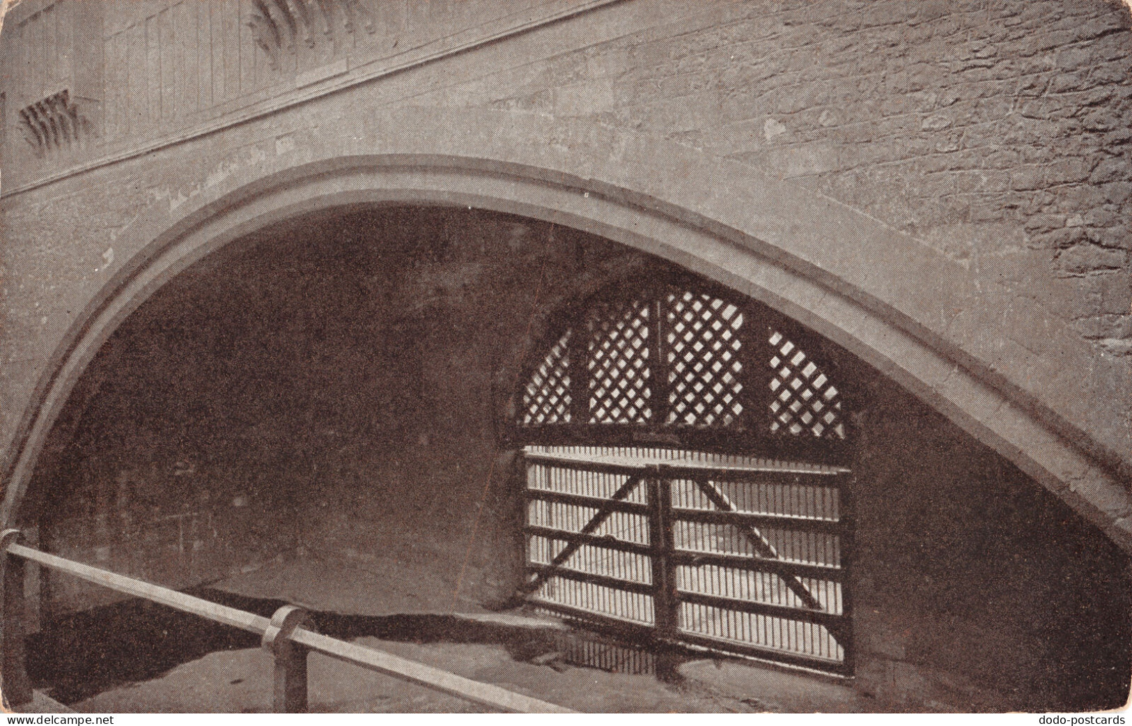 R296167 Tower Of London. Traitors Gate. 1853. Gale And Polden - Autres & Non Classés