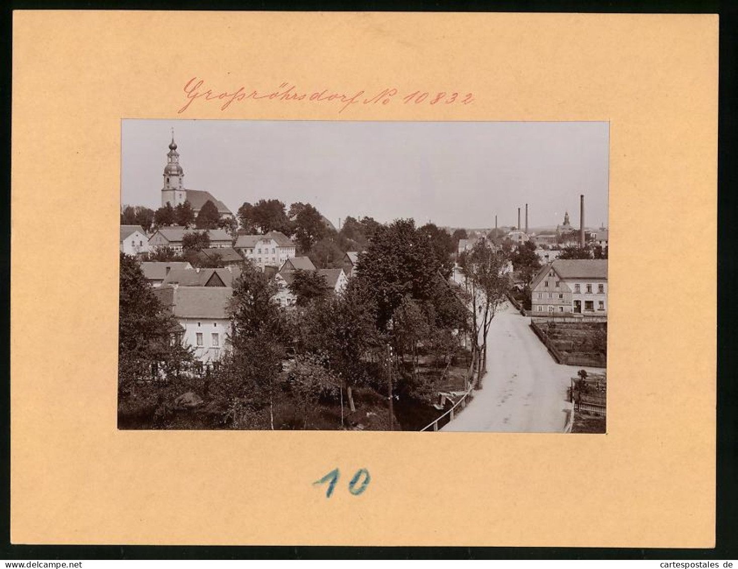 Fotografie Brück & Sohn Meissen, Ansicht Grossröhrsdorf, Strassenansicht Mit Kirche In Mitteldorf  - Lieux