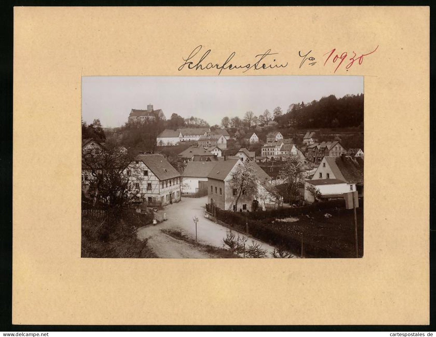 Fotografie Brück & Sohn Meissen, Ansicht Scharfenstein I. Erzg., Partie Im Ort Mit Blick Zum Schloss  - Orte