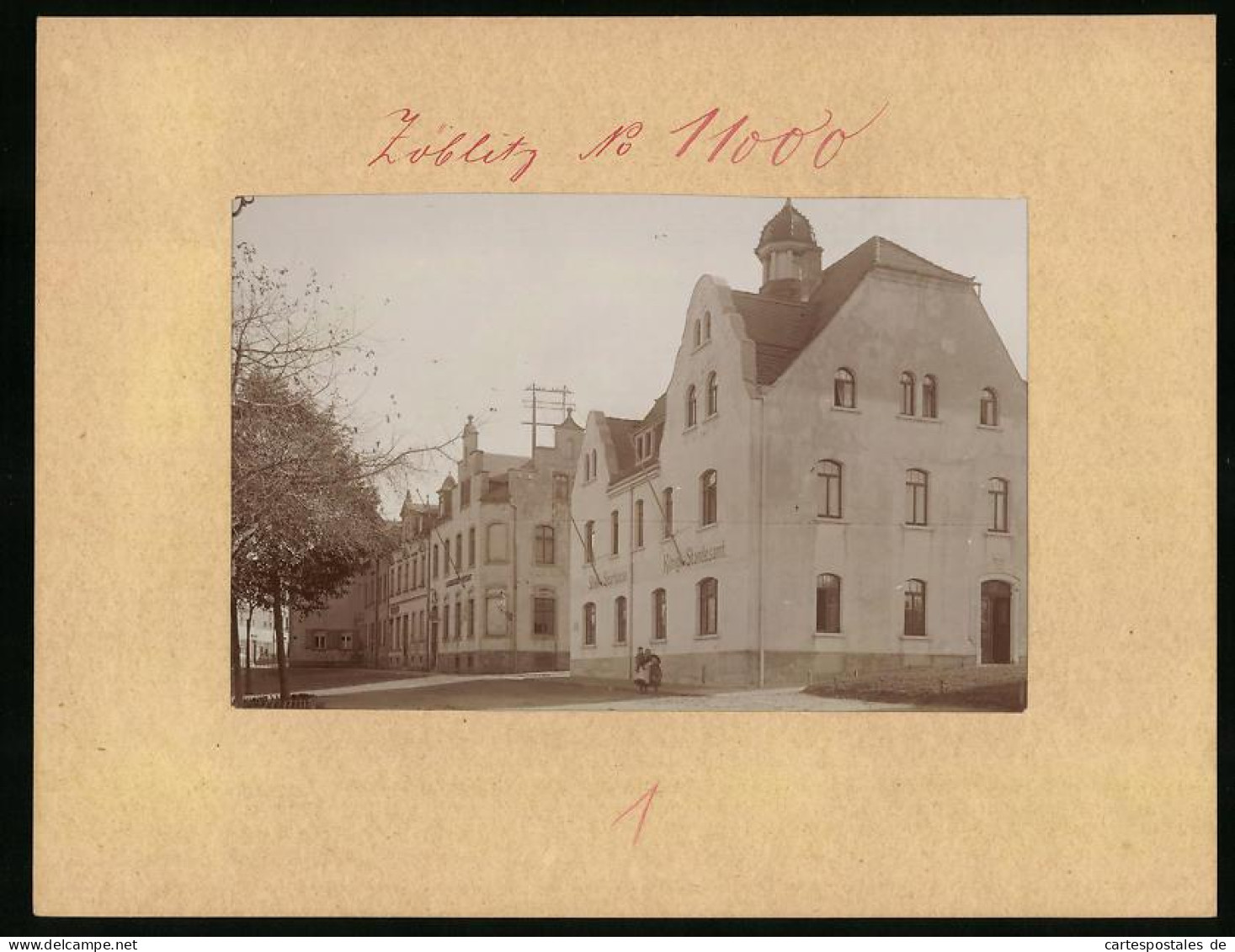 Fotografie Brück & Sohn Meissen, Ansicht Zöblitz I. Erzg., Strassenpartie Am Rathaus Und Postamt, Sparkasse, Standes  - Places