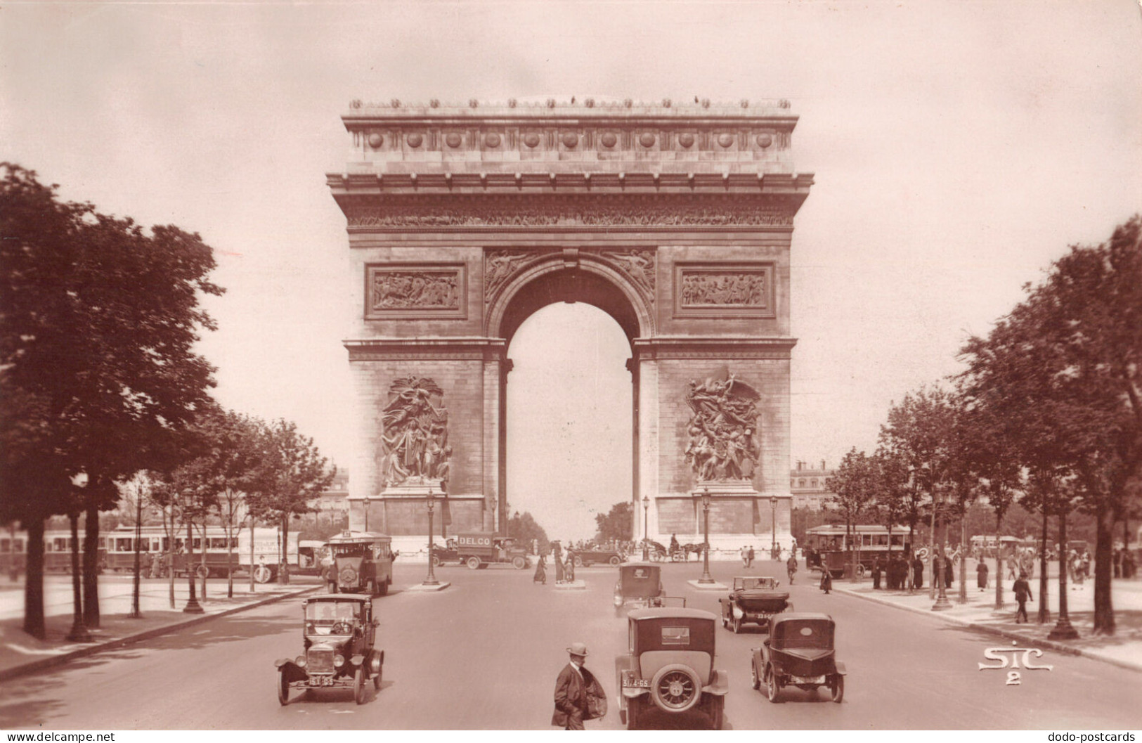 R297094 2. Paris. LArc De Triomphe De LEtoile. S. I. C. Cars. Vehicles - World