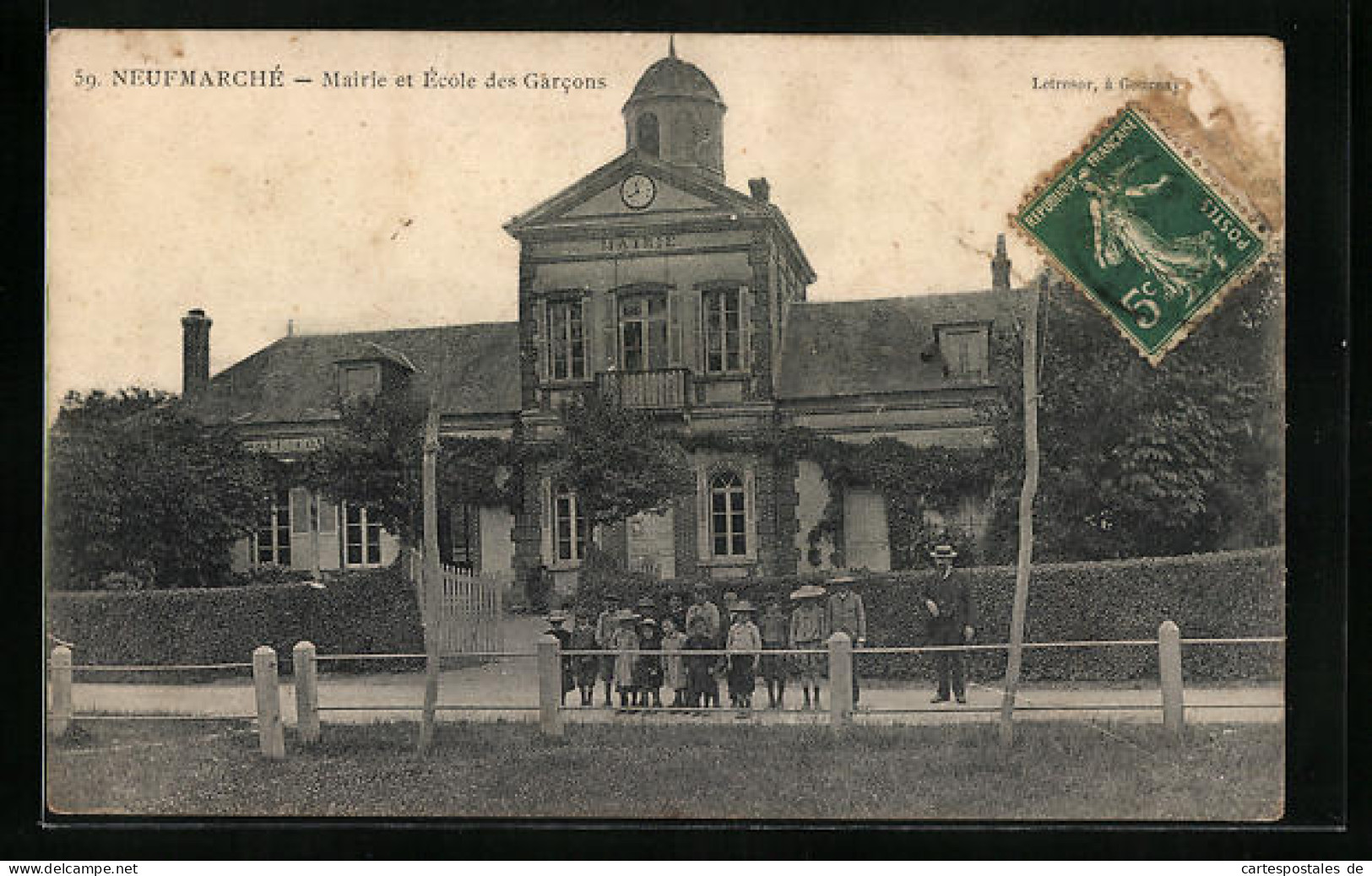 CPA Neufmarché, Mairie Et École Des Garcons  - Autres & Non Classés