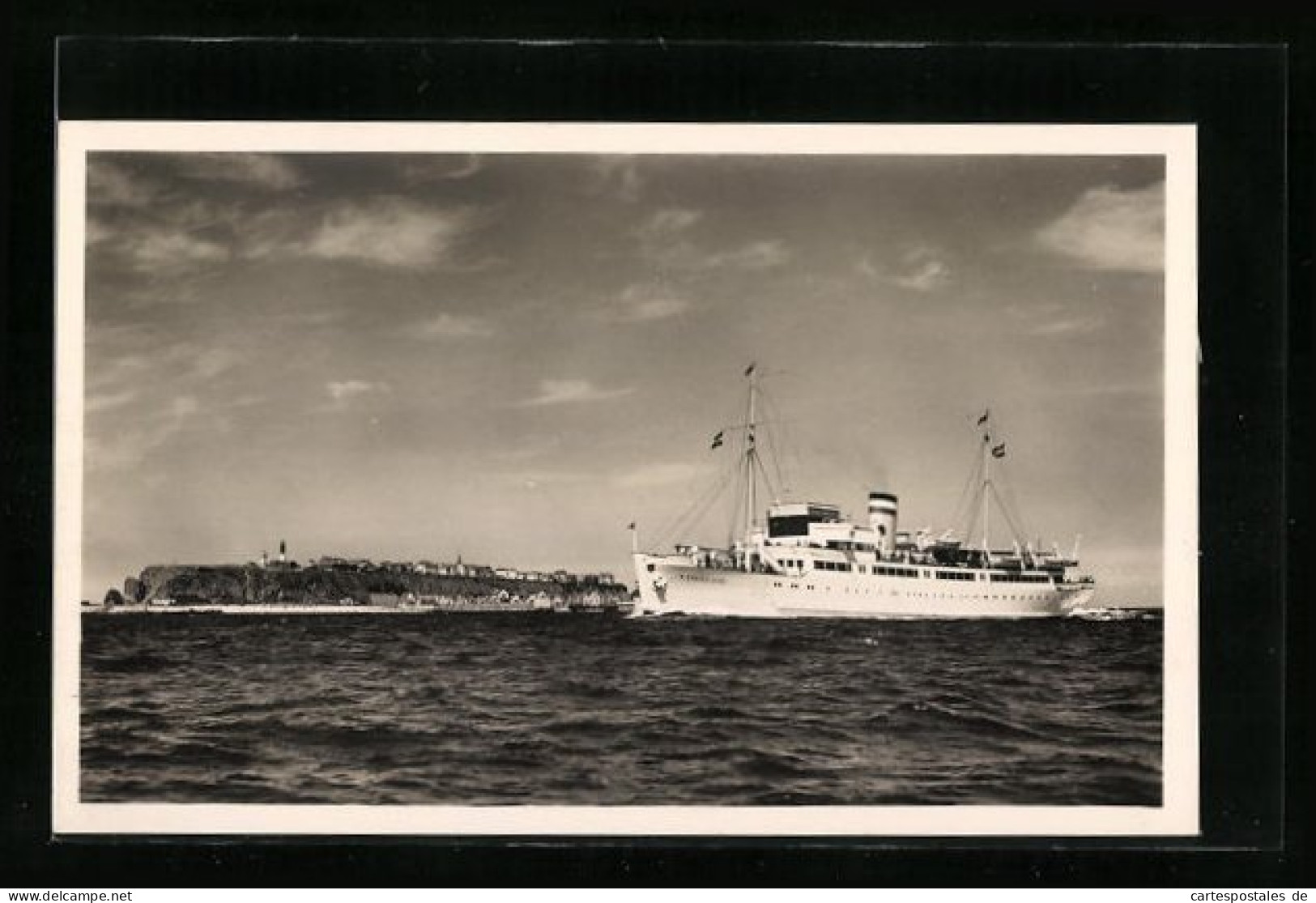 AK Passagierschiff MS Königin Luise Vor Der Küste Helgolands  - Dampfer