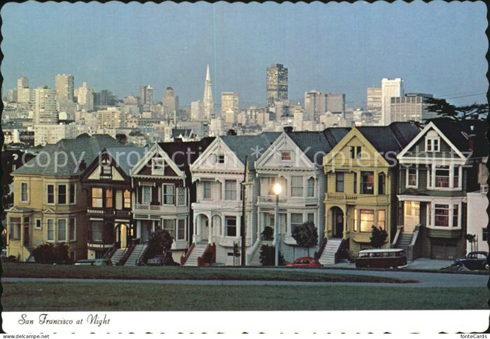 72582844 San_Francisco_California Victorian Houses And Skyline - Sonstige & Ohne Zuordnung