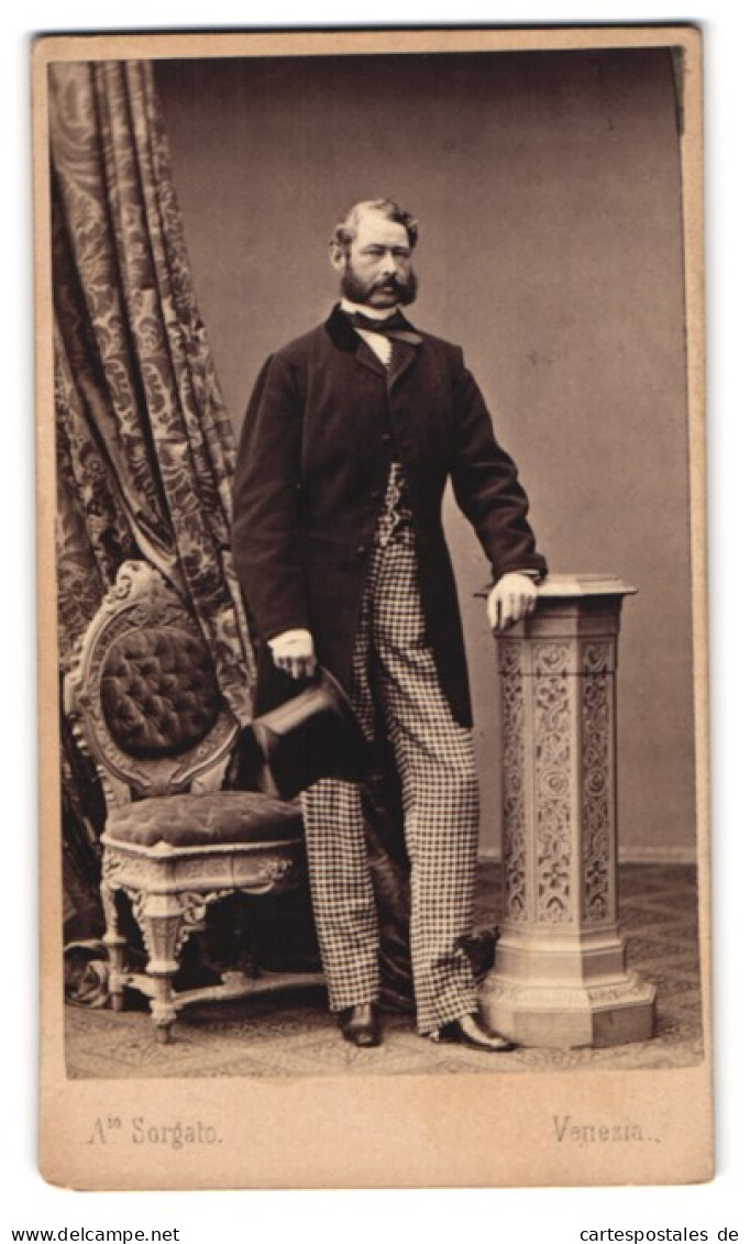 Foto A. Sorgato, Venezia, Portrait Graf Oscar D`Orsay Im Anzug Mit Zylinder Udnd Backenbart  - Beroemde Personen