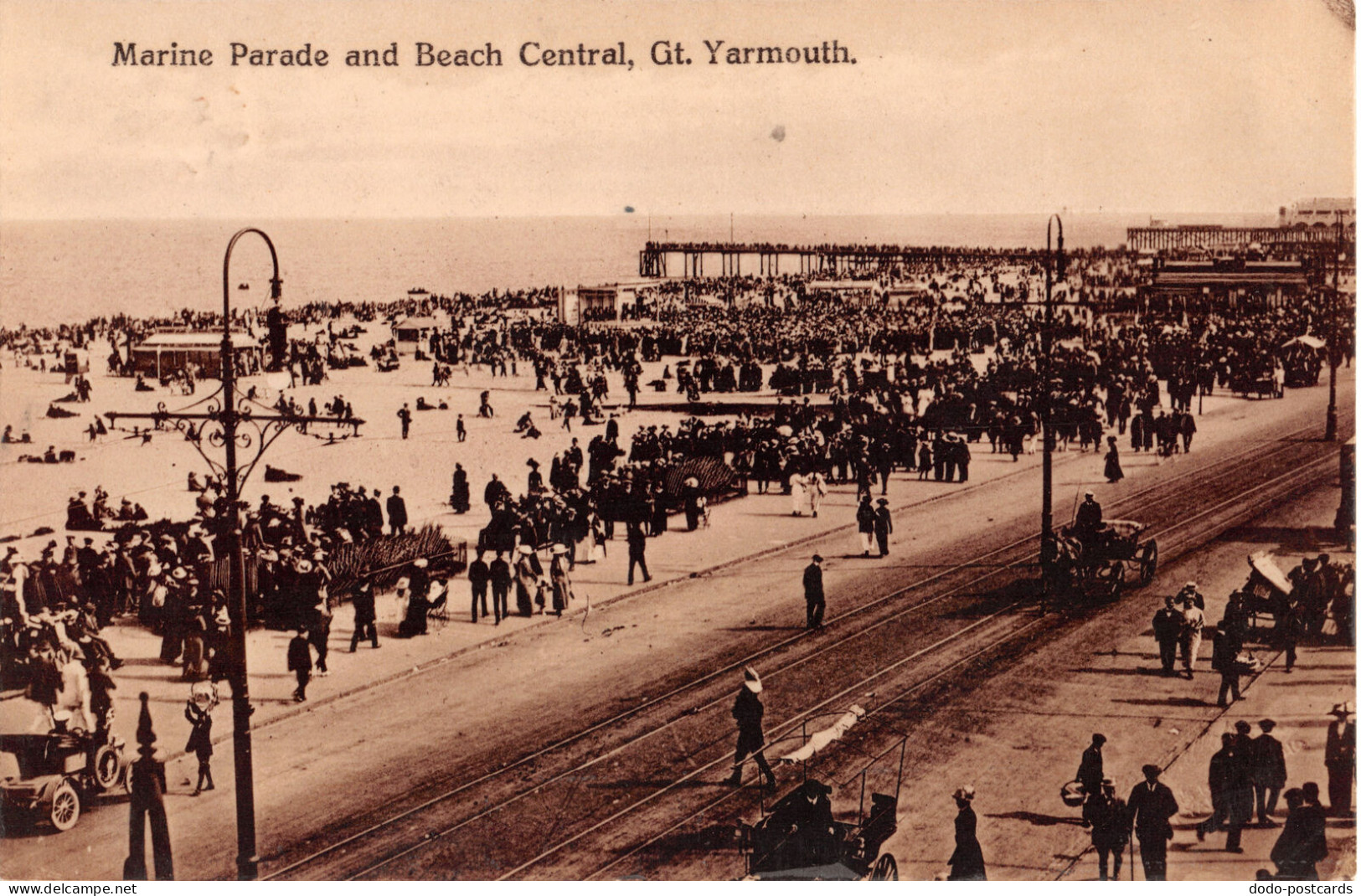 R296856 Marine Parade And Beach Central. Gt. Yarmouth. 1922 - Wereld