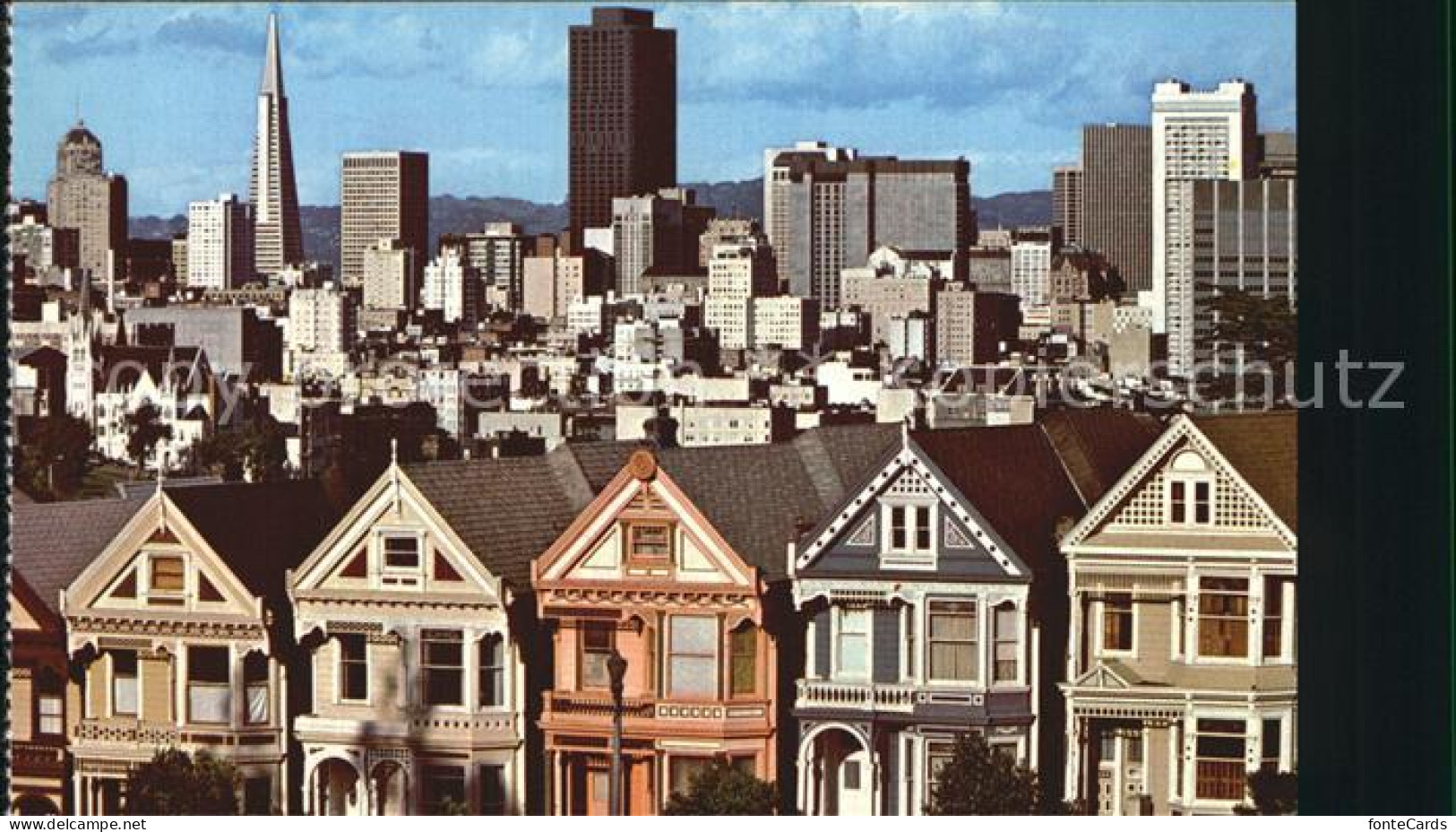 72582751 San_Francisco_California Quaint Victorian Homes With Skyline - Autres & Non Classés