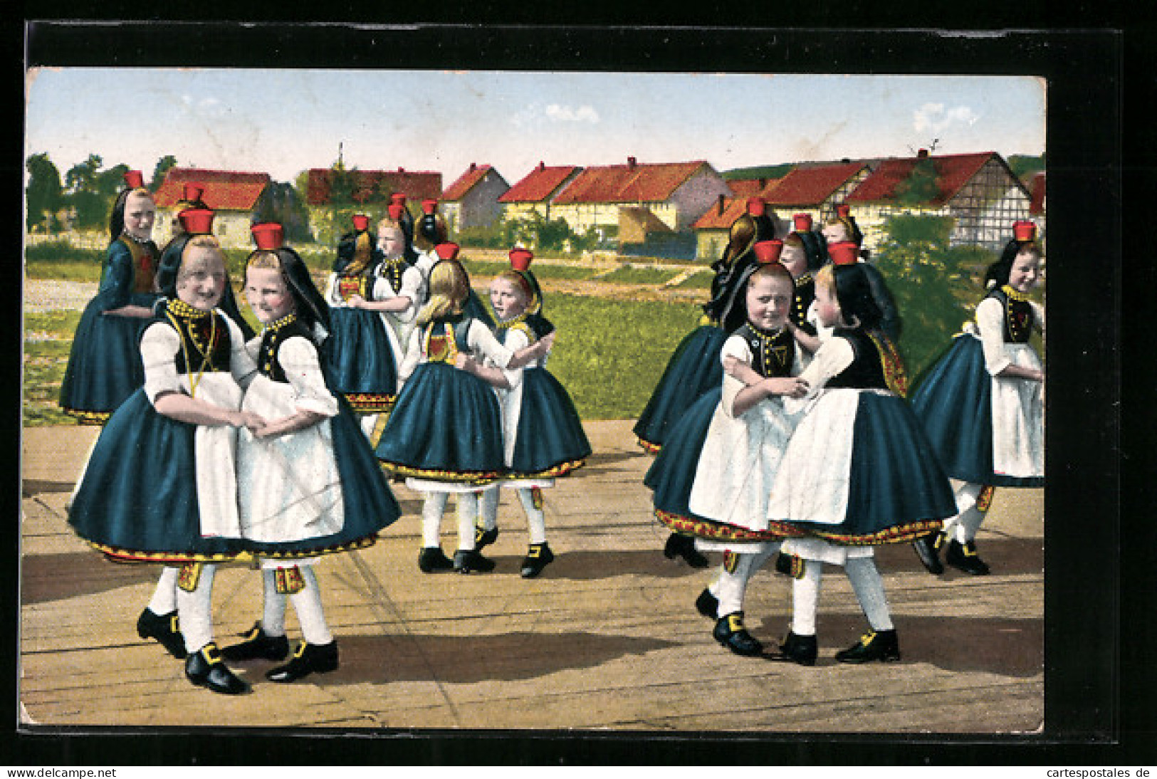 AK Schwälmer Kinder In Tracht Beim Tanz  - Trachten
