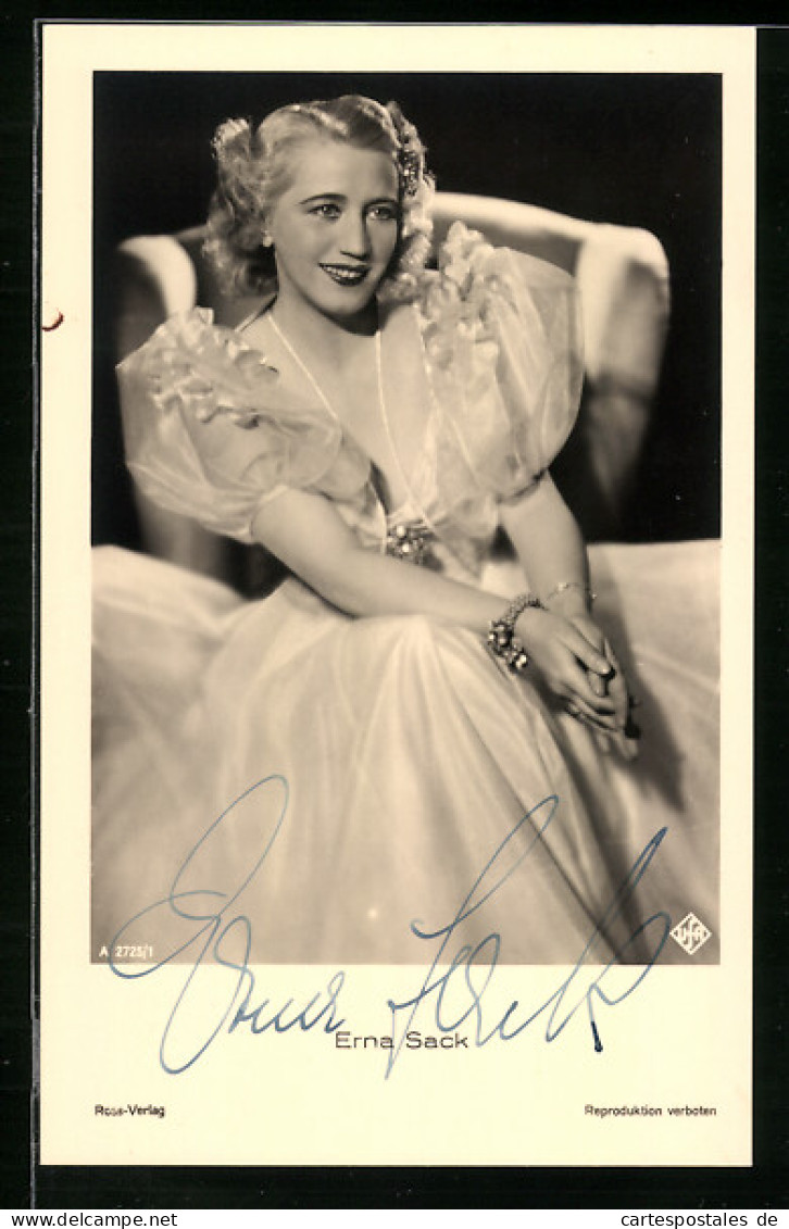 AK Opernsängerin Erna Sack Sitzend Im Pompösen Kleid, Original Autograph  - Opéra
