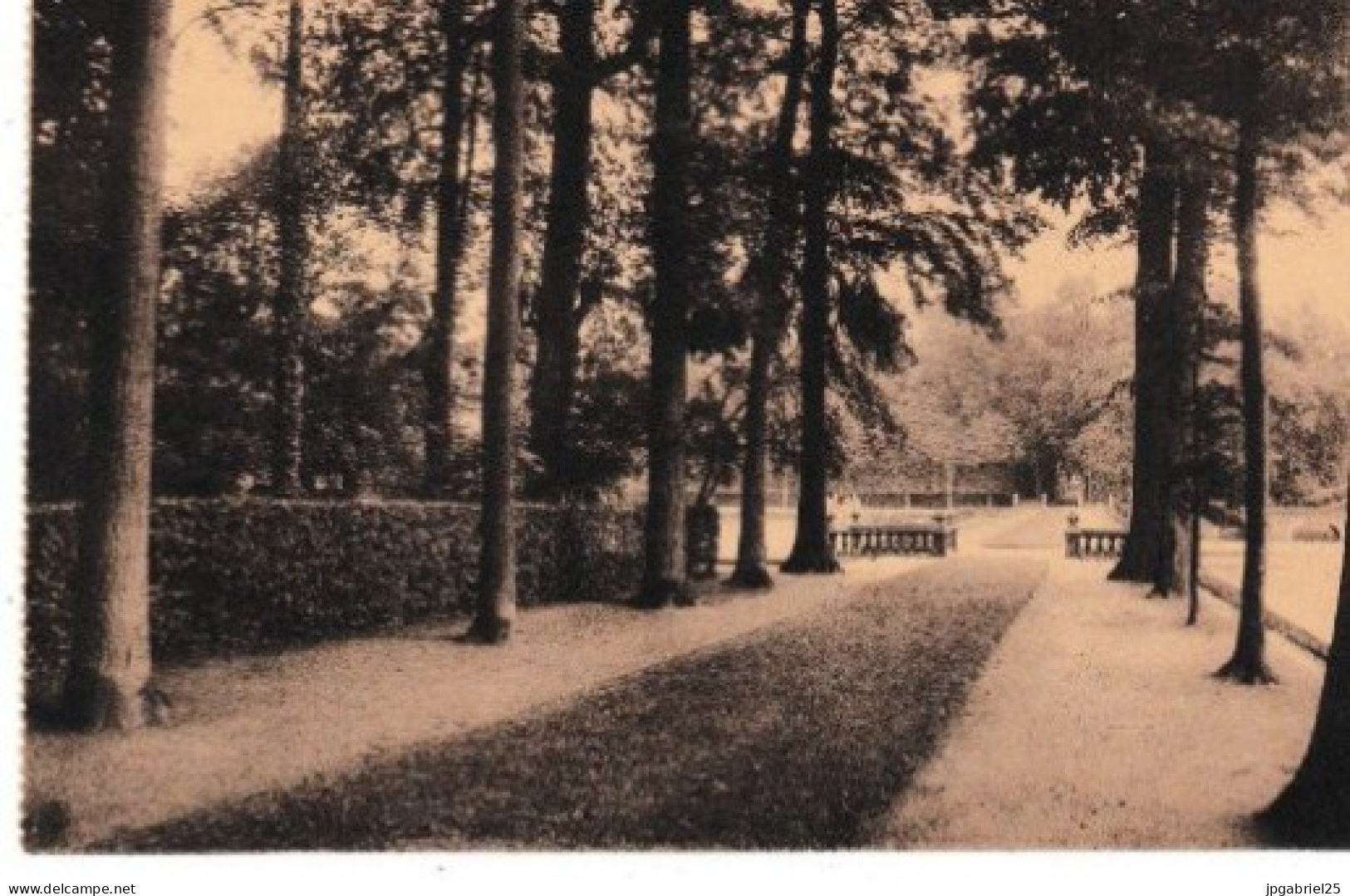 Beloeil Le Parc Boulingrin En Face Du Chateau - Belöil