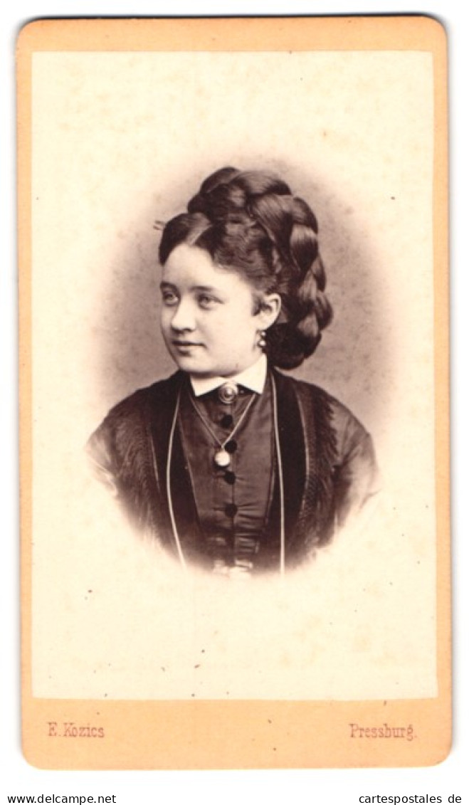 Fotografie E. Kozics, Pressburg, Portrait Stefanie Zichy Geborene Rubido Zichy Mit Geflochtenen Haaren  - Célébrités