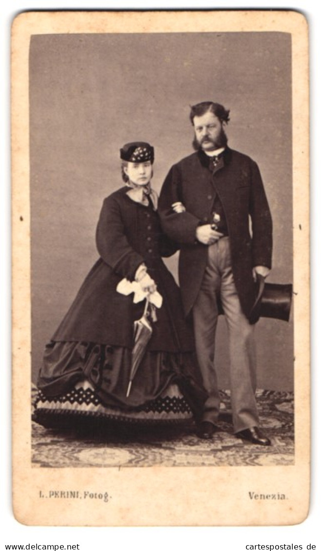 Foto L. Perini, Venezia, Graf Victor Odescalchi Und Gräfin Ninette Odescalchi Geb. D`Orsay, Arm In Arm  - Berühmtheiten