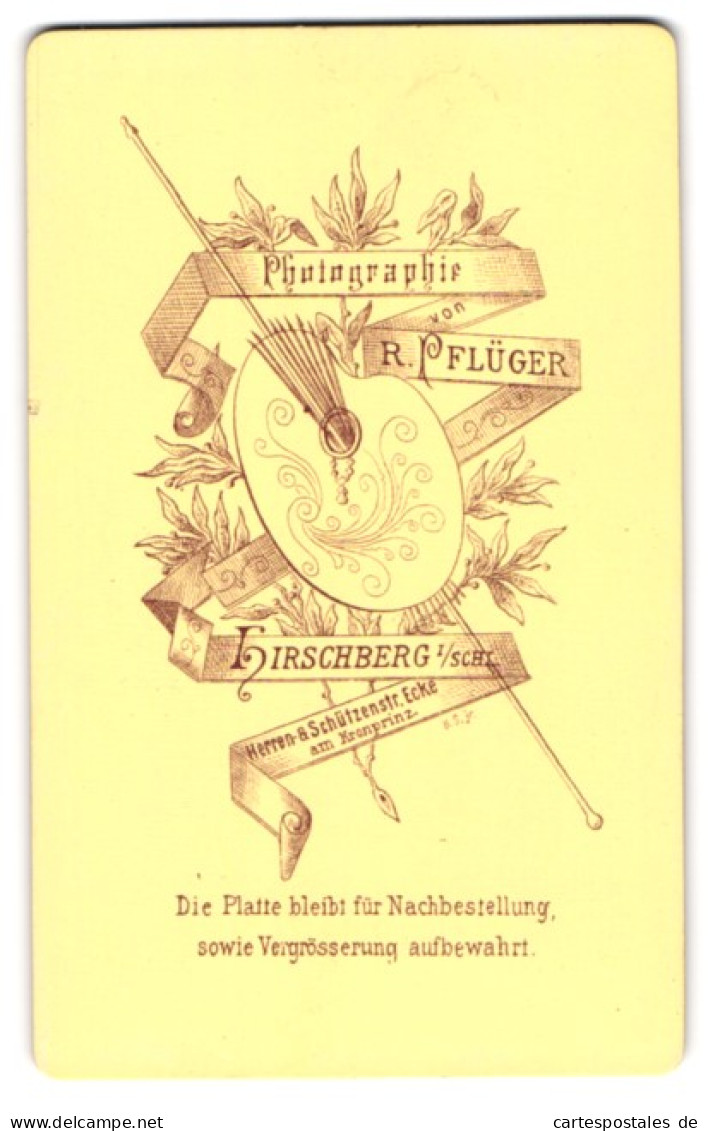 Fotografie R. Pflüger, Hirschberg I. Schl., Malpalette Mit Pinseln Und Banderole Mit Anschrift Des Fotografen  - Anonieme Personen