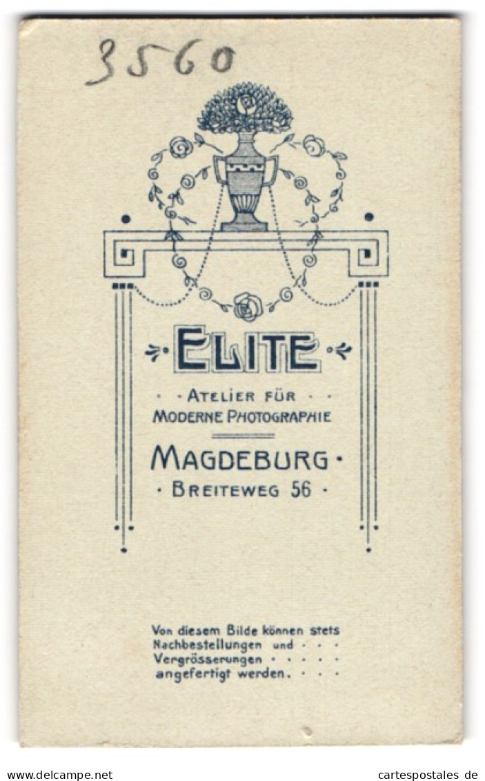 Fotografie Elite, Magdeburg, Breiteweg 56, Amphore Mit Blumen Und Jugendstil Verzierung  - Anonieme Personen