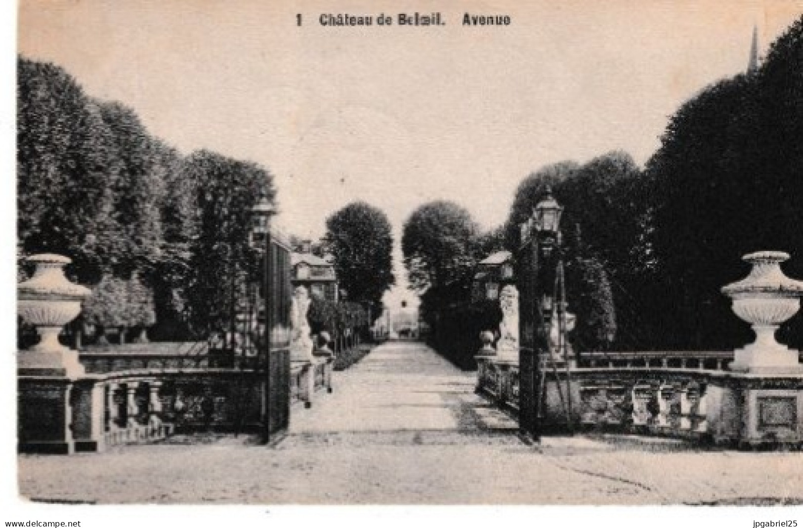 Beloeil  Chateau Avenue - Belöil