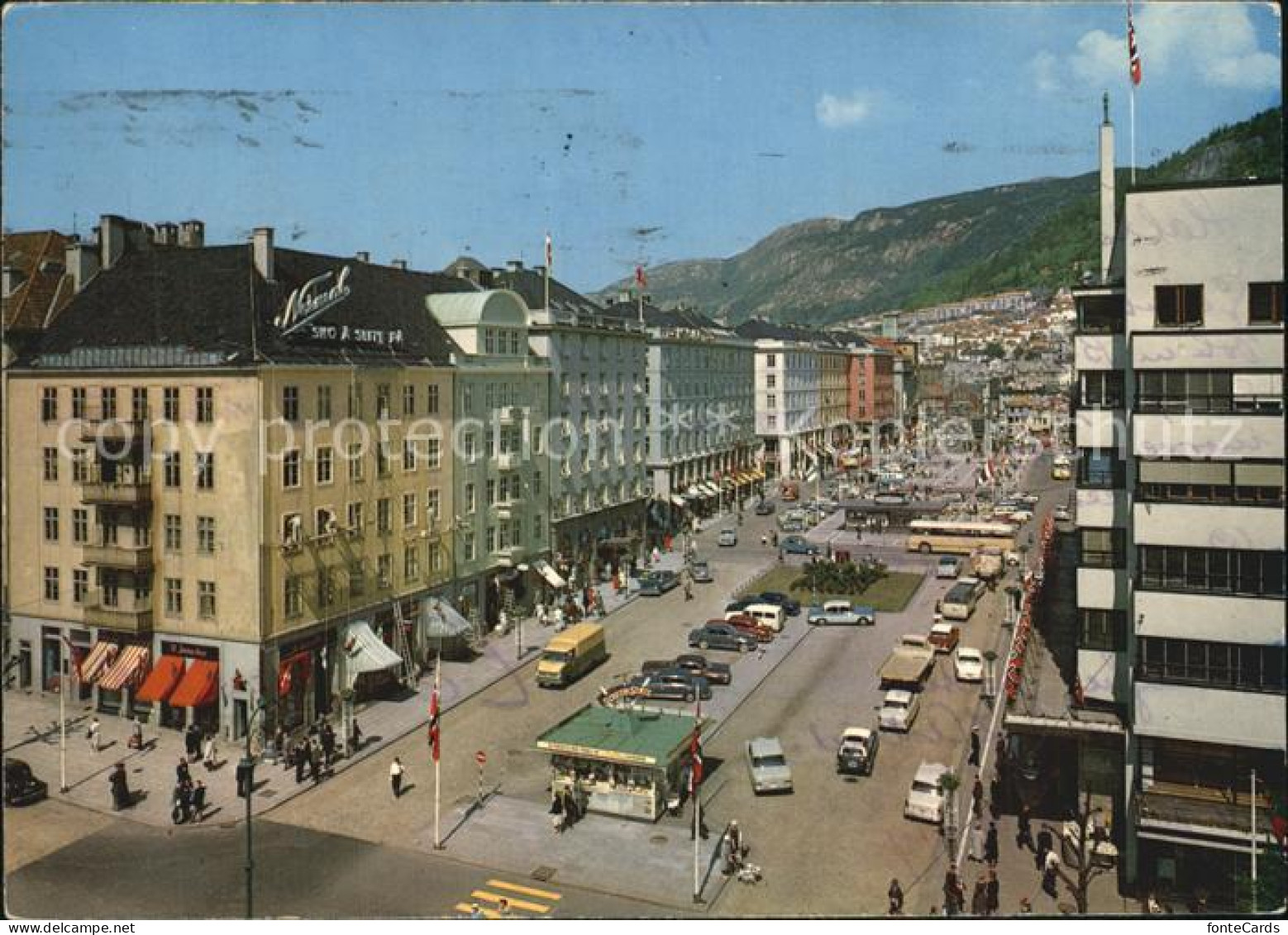 72484824 Bergen Norwegen Strassenpartie Bergen - Norway