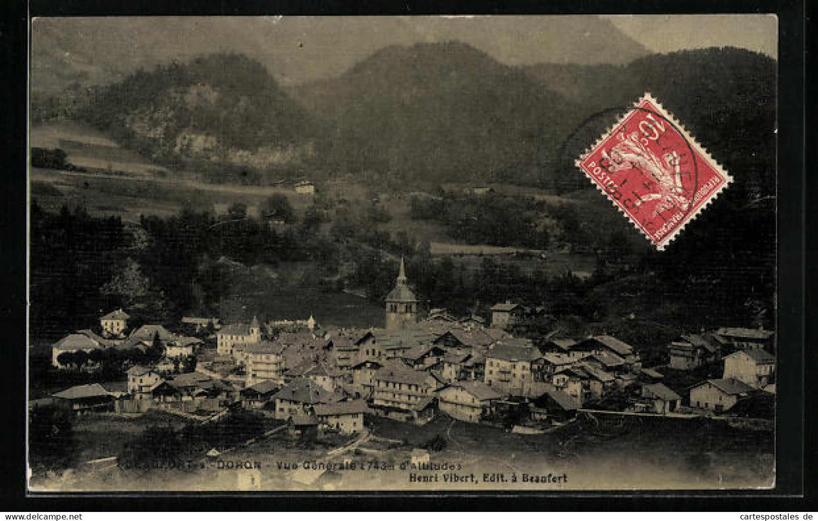 CPA Beaufort-sur-Doron, Vue Generale, L`Eglise  - Beaufort