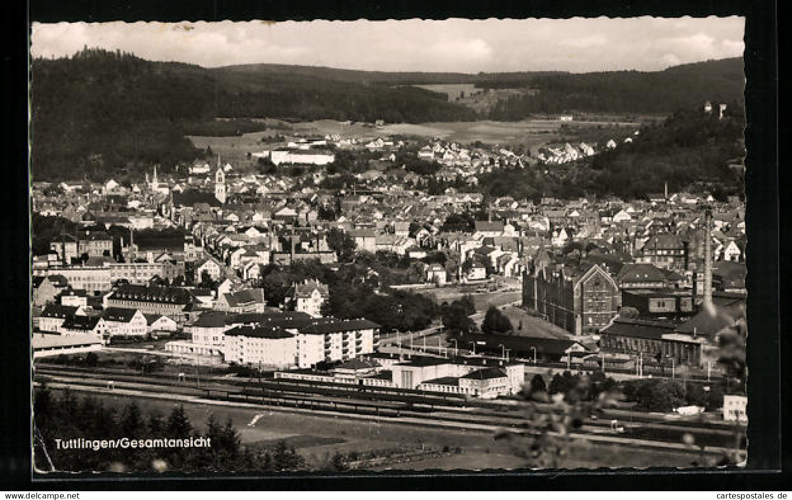 AK Tuttlingen, Gesamtansichtd Er Stadt Mit Dem Bahnhof Im Vordergrund  - Tuttlingen