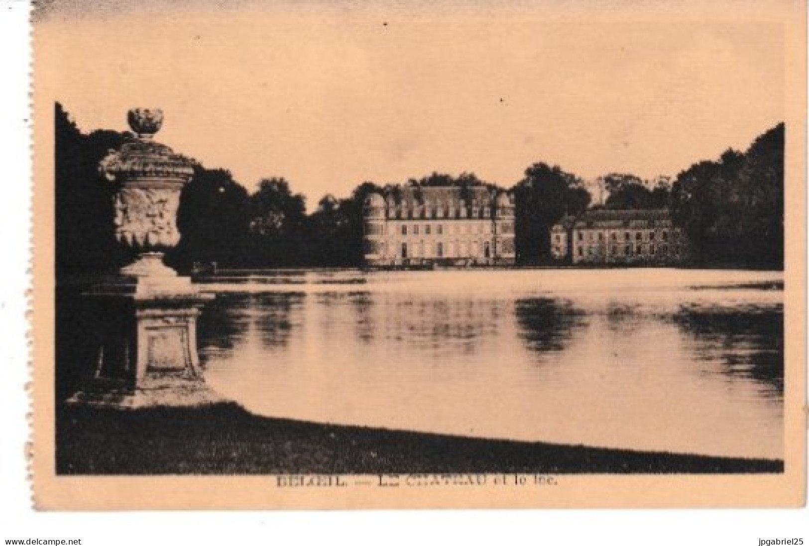 Beloeil  Le Chateau Et Le Lac - Belöil