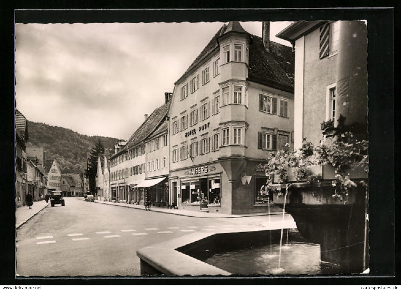 AK Oberndorf Am Neckar, Am Brunnen Auf Der Hauptstrasse  - Autres & Non Classés