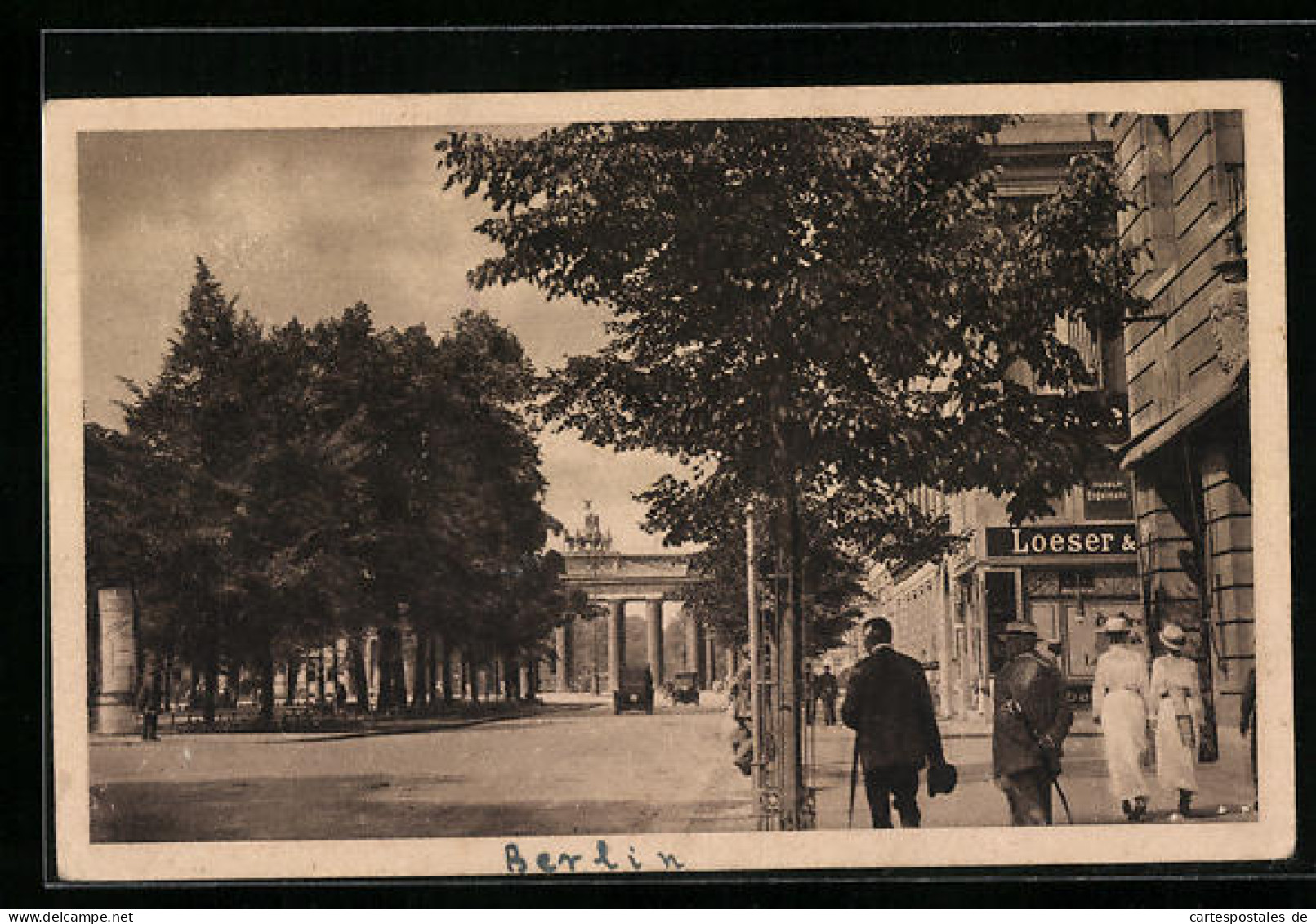 AK Berlin, Unter Den Linden Mit Brandenburger Tor  - Brandenburger Deur