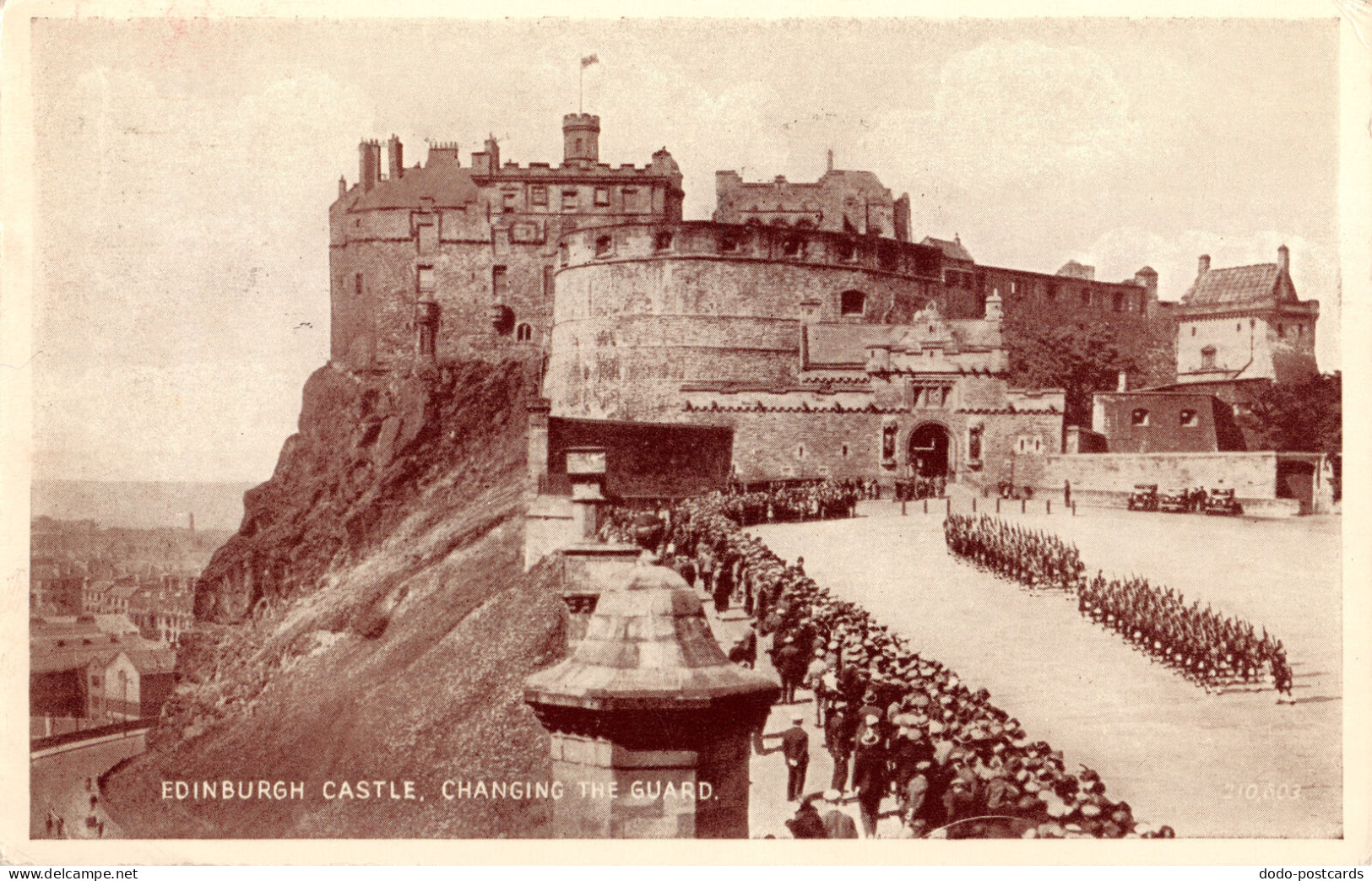 R329416 Edinburgh Castle. Changing The Guard. Valentine. Phototype. 1950 - Monde