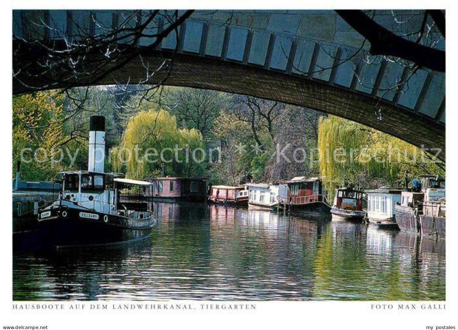 72857135 Tiergarten Berlin Hausboote Auf Dem Landwehrkanal Postkarte Aus Harenbe - Altri & Non Classificati