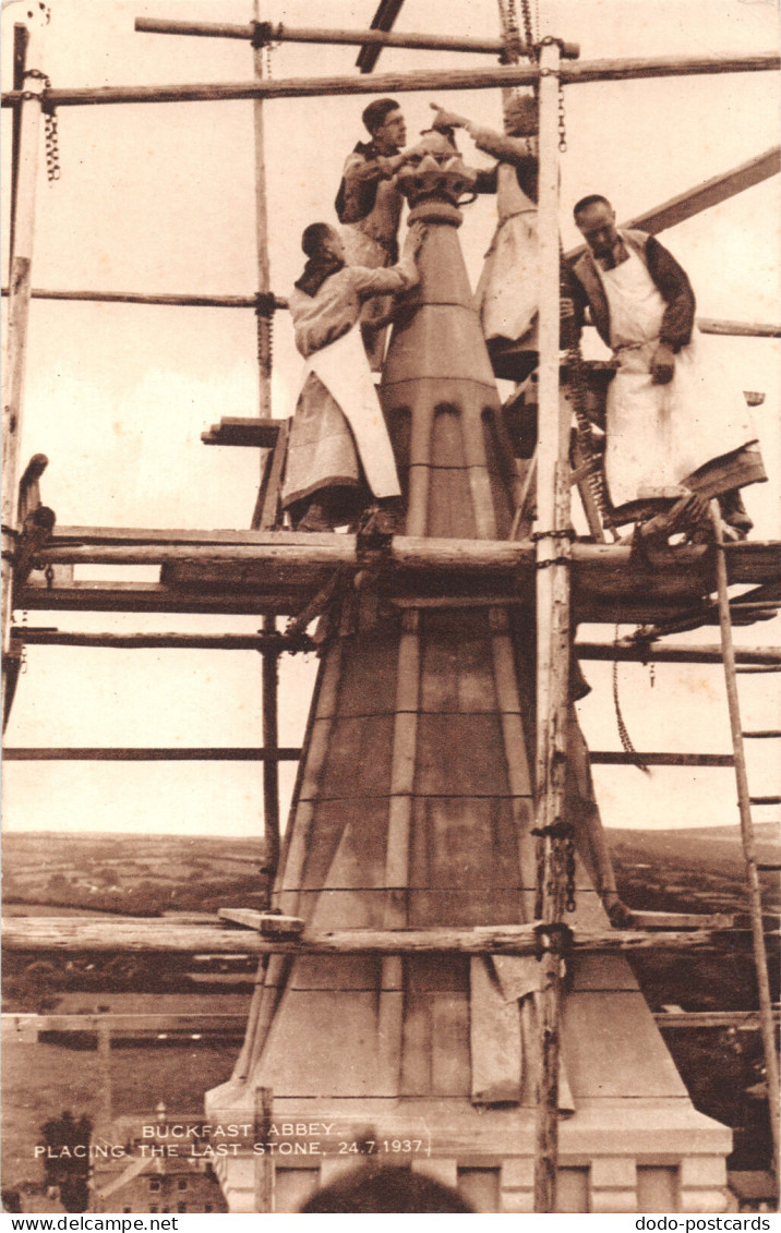 R328949 Buckfast Abbey. Placing The Last Stone 24. 7. 1937. Post Card - Monde