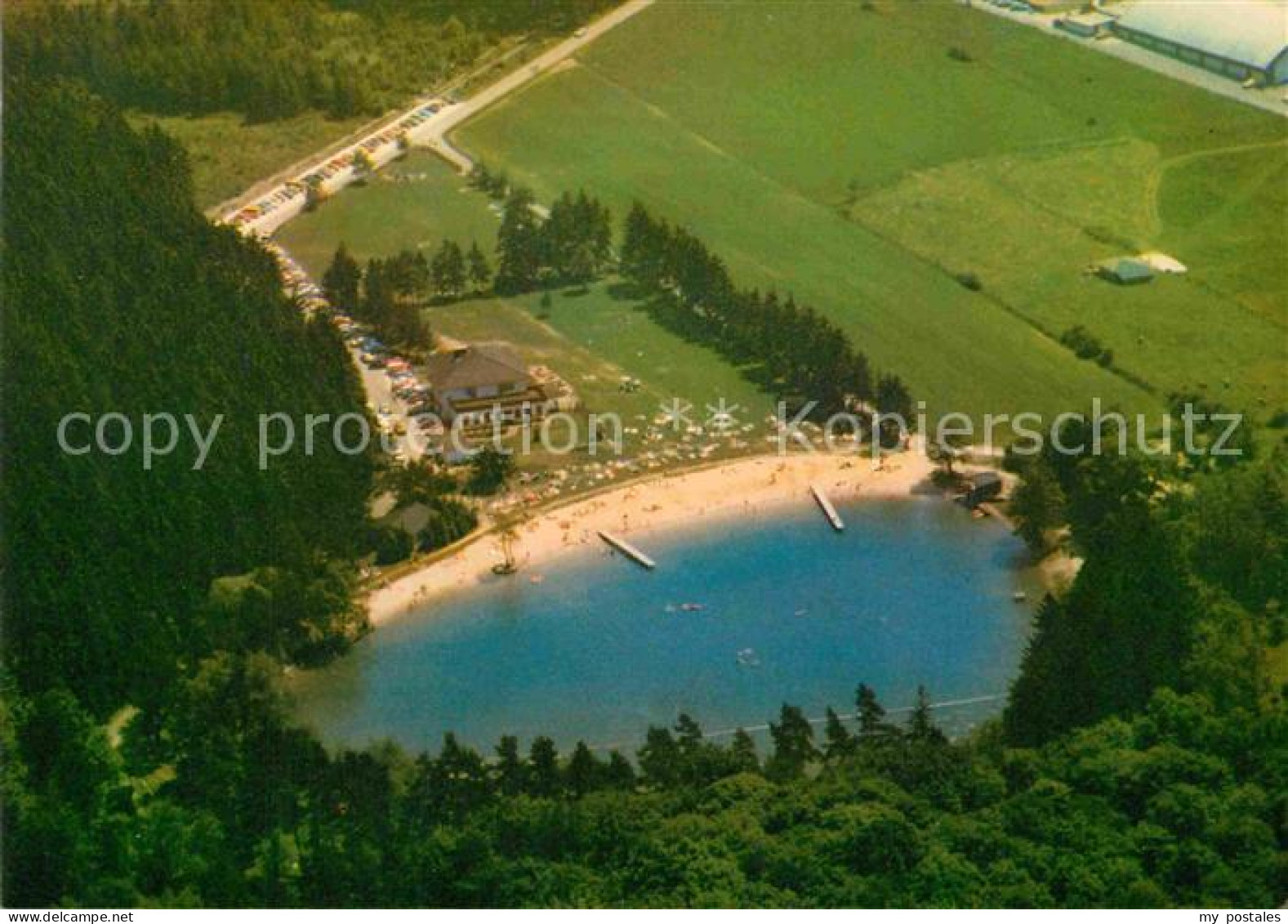 72856848 Usingen Fliegeraufnahme Haus Hattstein Mit Weiher Usingen - Usingen