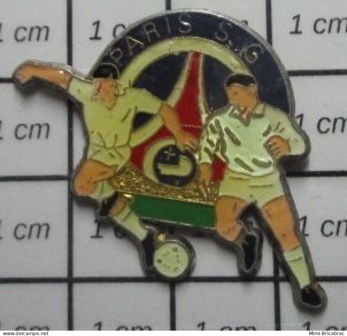 912c Pin's Pins / Beau Et Rare / SPORTS / CLUB PSG Bientot Montigny-Le-Bretonneux Football Club !!! - Voetbal