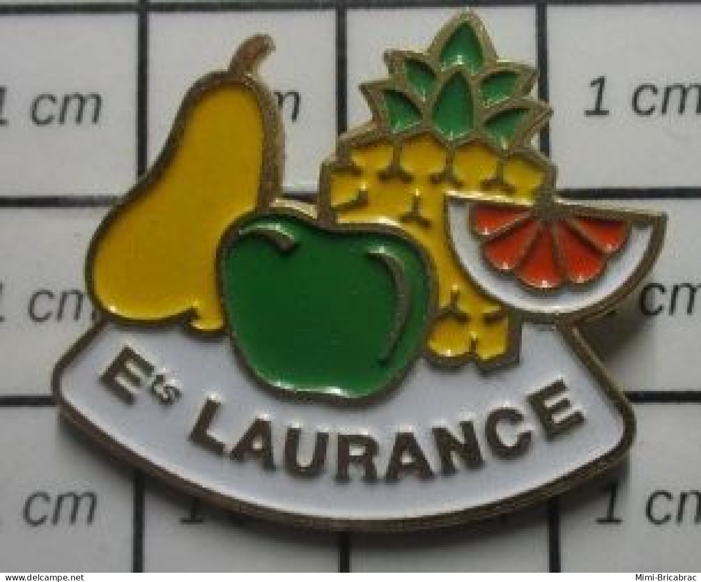 912c Pin's Pins / Beau Et Rare / ALIMENTATION / FRUITS POMME POIRE ANANAS ORANGE ETS LAURANCE Pas D'Arabie ! - Levensmiddelen