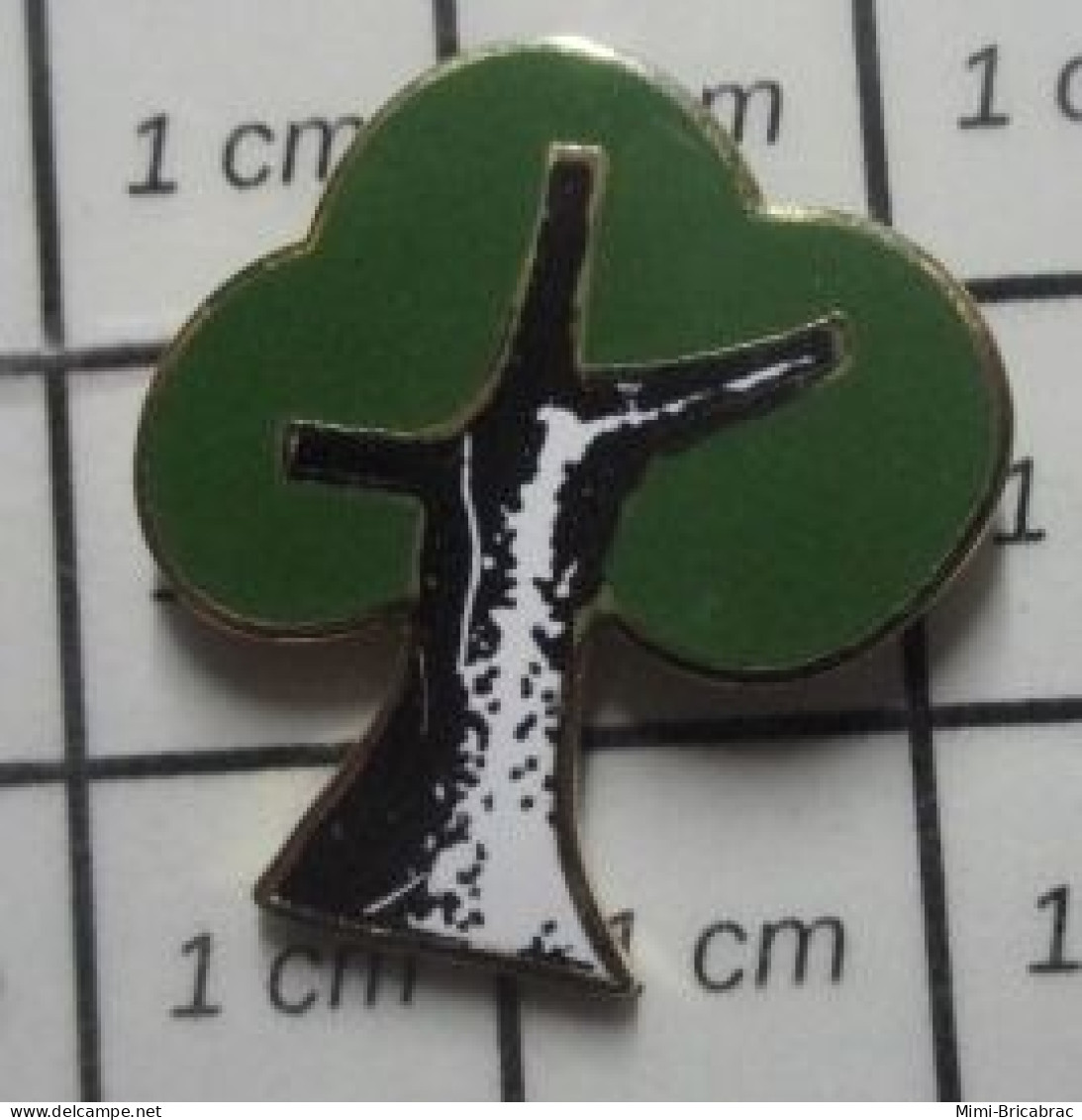 912c Pin's Pins / Beau Et Rare / AUTRES / ARBRE VERT AVEC TRONC NOIR ET BLANC - Altri & Non Classificati