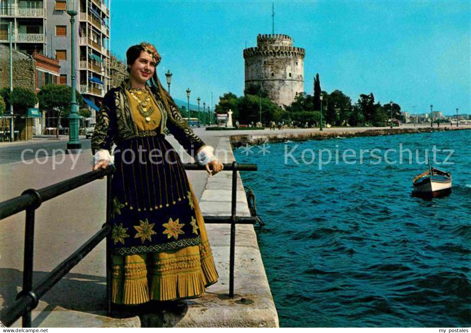 72855671 Thessaloniki Frau In Typischer Tracht  Thessaloniki - Greece