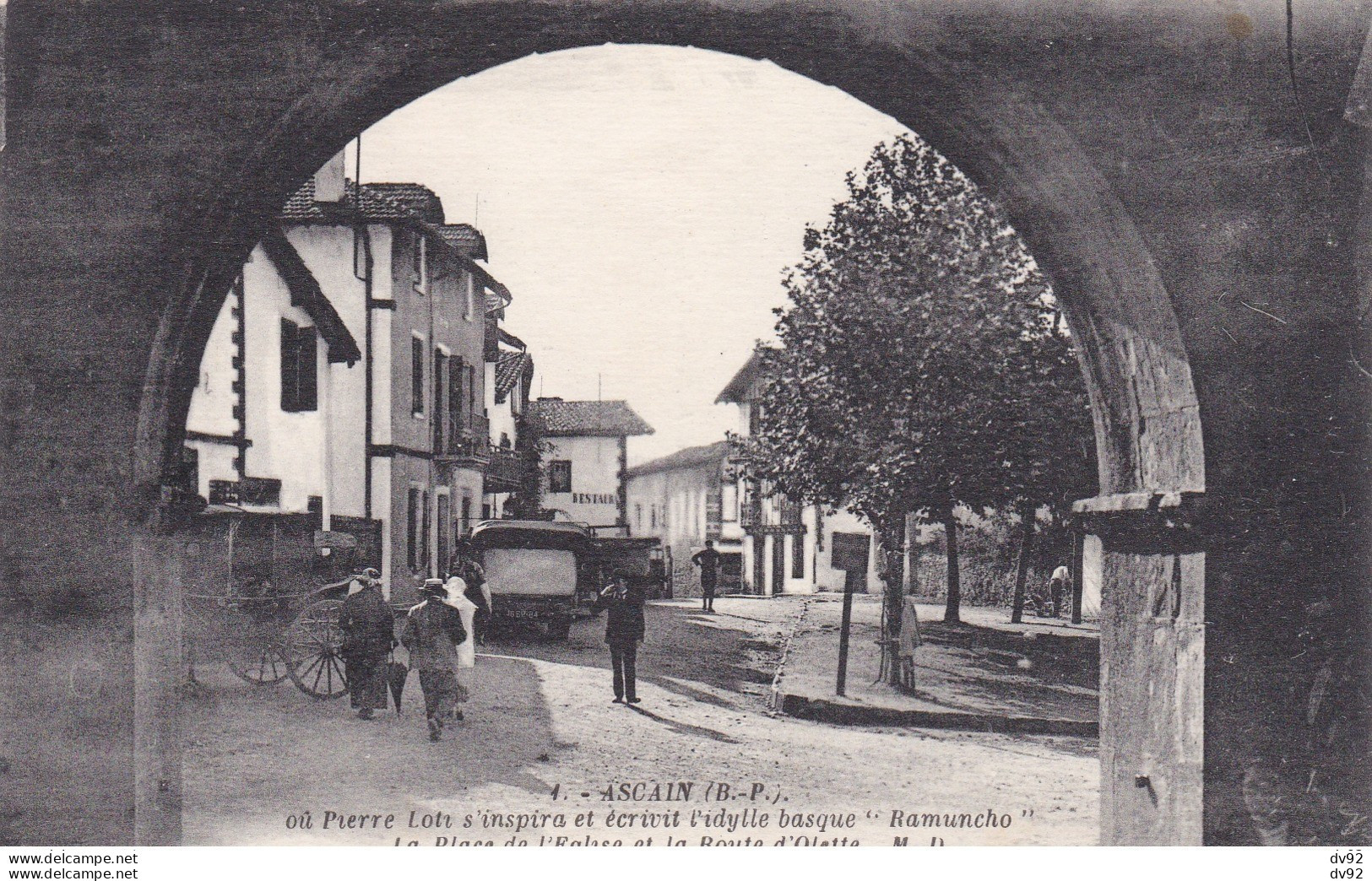 PYRENNEES ATLANTIQUES ASCAIN PLACE DE L EGLISE ET ROUTE D OLETTE - Ascain