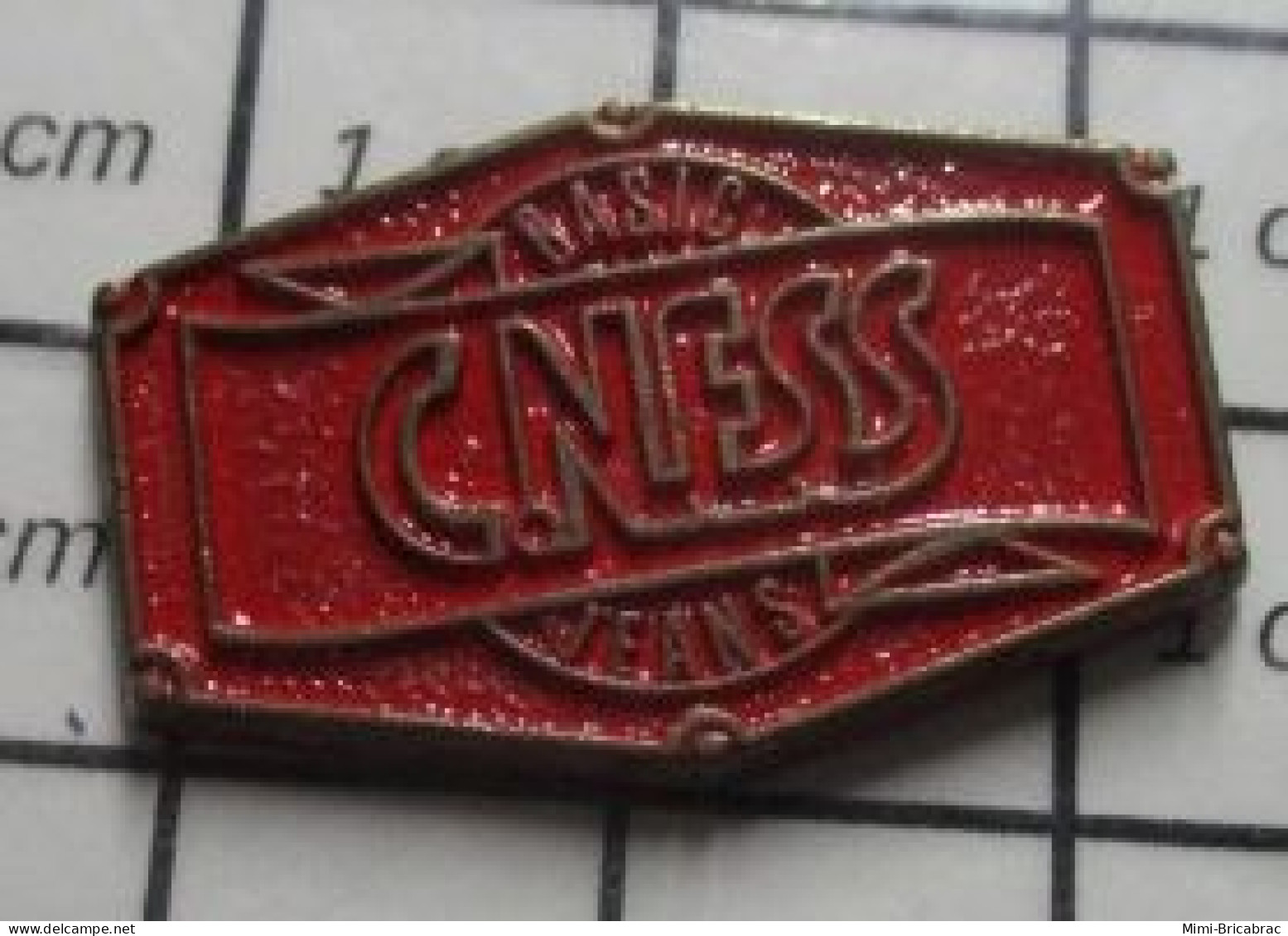 912c Pin's Pins / Beau Et Rare / MARQUES / CNESS BASIC JEAN'S - Marcas Registradas