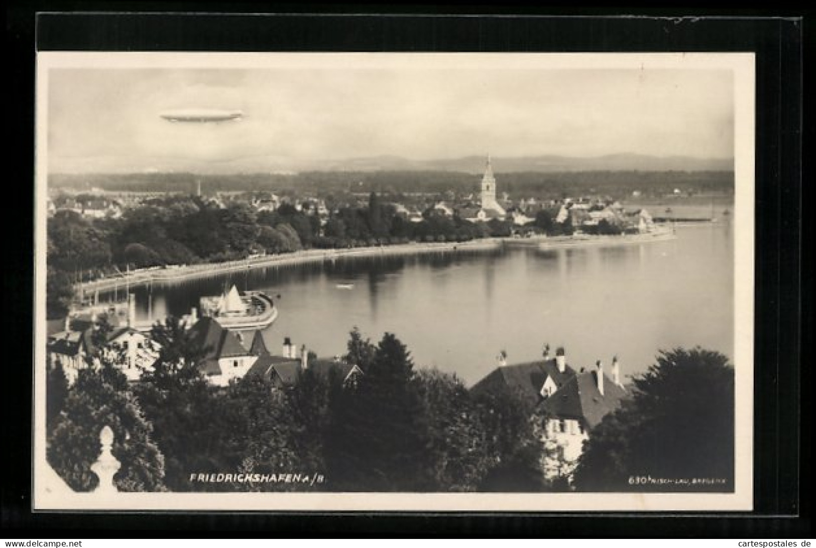 AK Friedrichshafen /Bodensee, Zeppelin über Dem Hafen  - Dirigeables