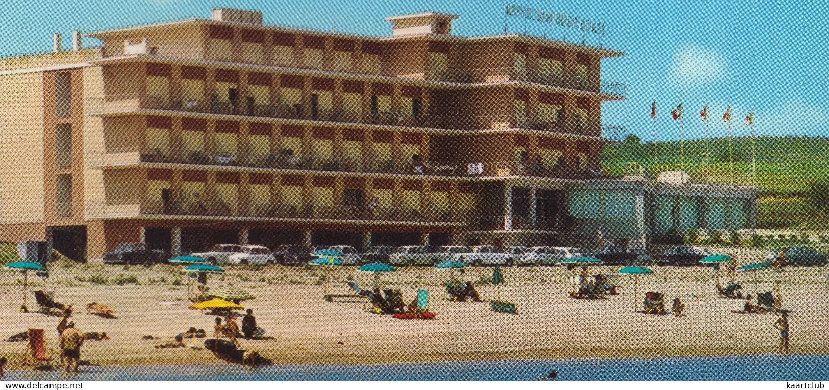 Numana: FIAT 1500, 500, 850, 600, ALFA ROMEO GIULIA - Hotel 'Palace' - (Italia) - PKW