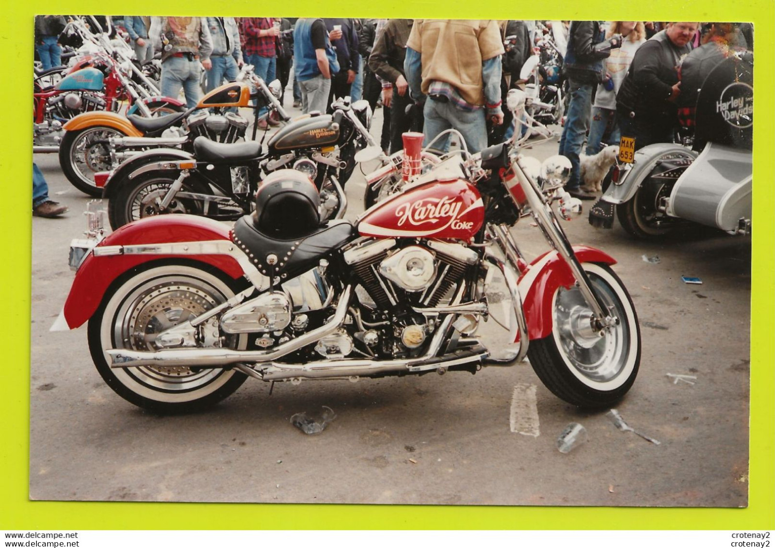 Photo KODAK Originale MOTO HARLEY DAVIDSON Coke PUB Coca Cola En 1992 Autres Motos Side Car Chien - Andere & Zonder Classificatie