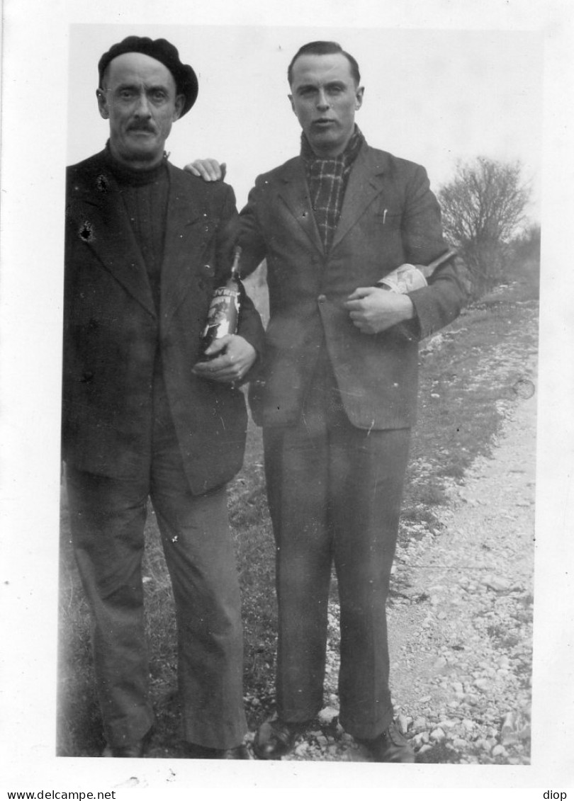 Photo Vintage Paris Snap Shop - Homme Bouteille Bottle Saoule Drunk - Personnes Anonymes