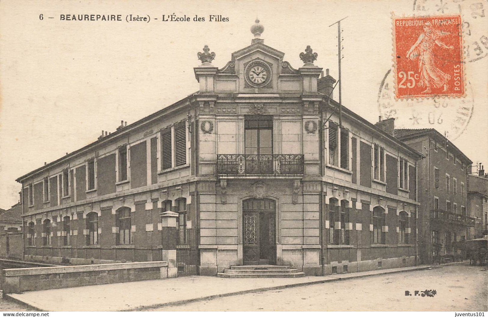 CPA Beaurepaire-L'Ecole Des Filles-6-Timbre     L2908 - Beaurepaire