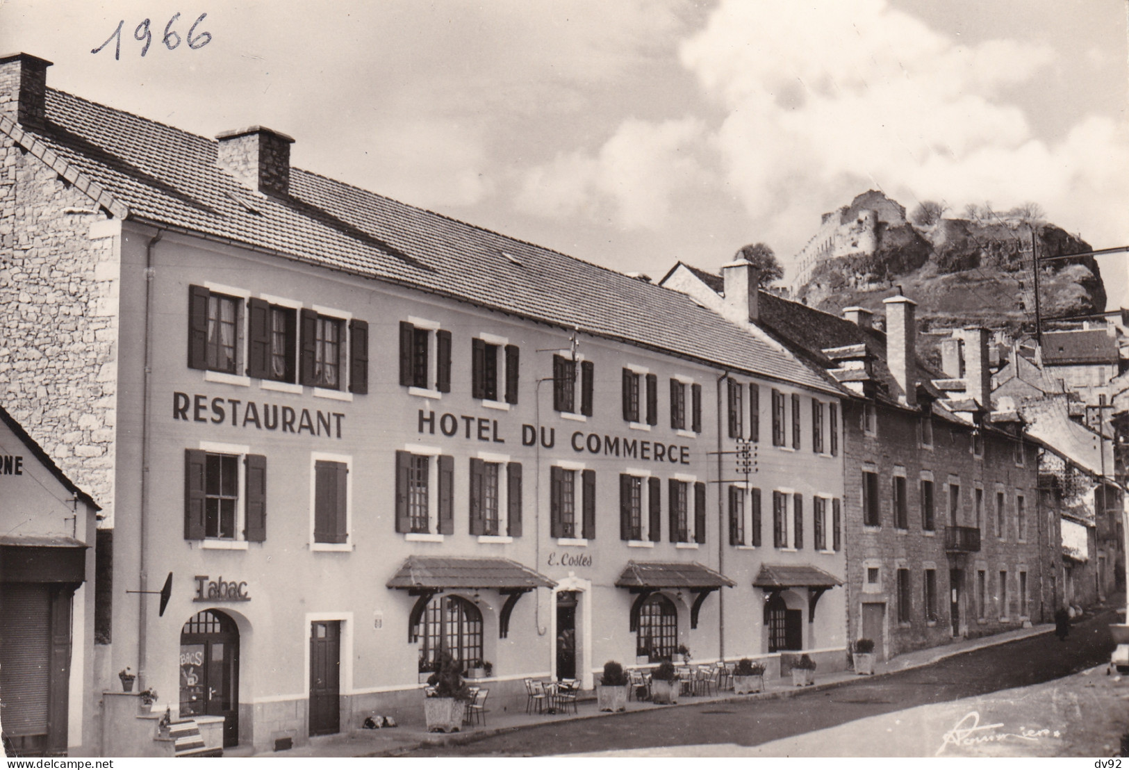 AVEYRON SEVERAC L HOTEL DU COMMERCE ET LE CHATEAU - Sonstige & Ohne Zuordnung