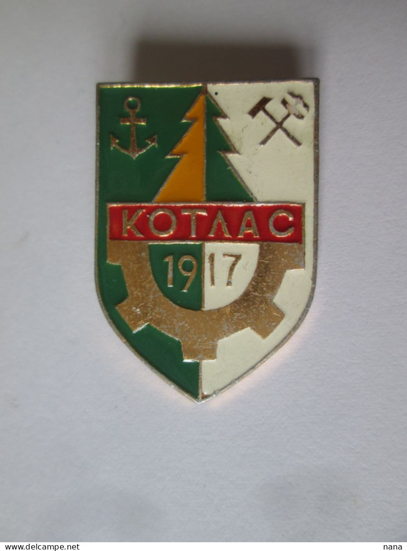 Russie Insigne De Armoiries De La Ville Kotlas Vers 1970/Russia Coat Of Arms City Kotlas Badge 1970s,size:31 X 22 Mm - Andere & Zonder Classificatie