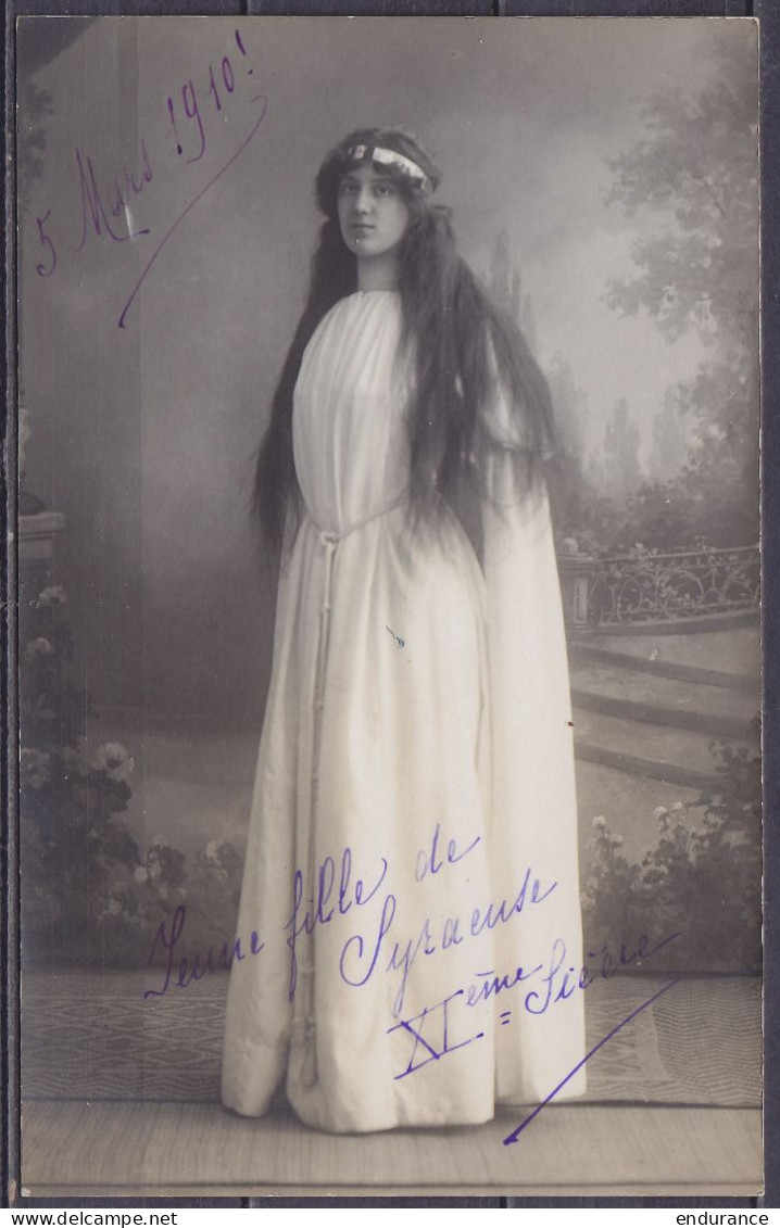 Carte Photo - Costume De Théatre "Jeune Fille De Syracuse Xie Siècle" 5 Mars 1910 Bruxelles - Personnes Anonymes